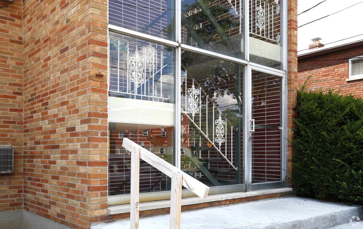 Building Photo - 3331 Parkcrest Ln