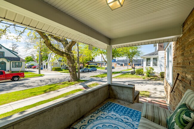 Building Photo - 711 Granger Ave