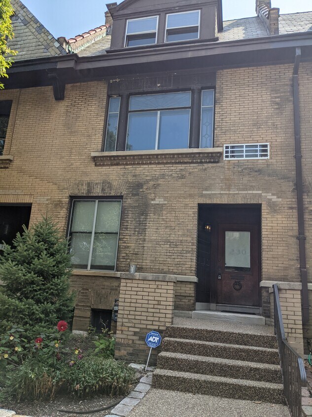 Primary Photo - 230 N Newstead Ave
