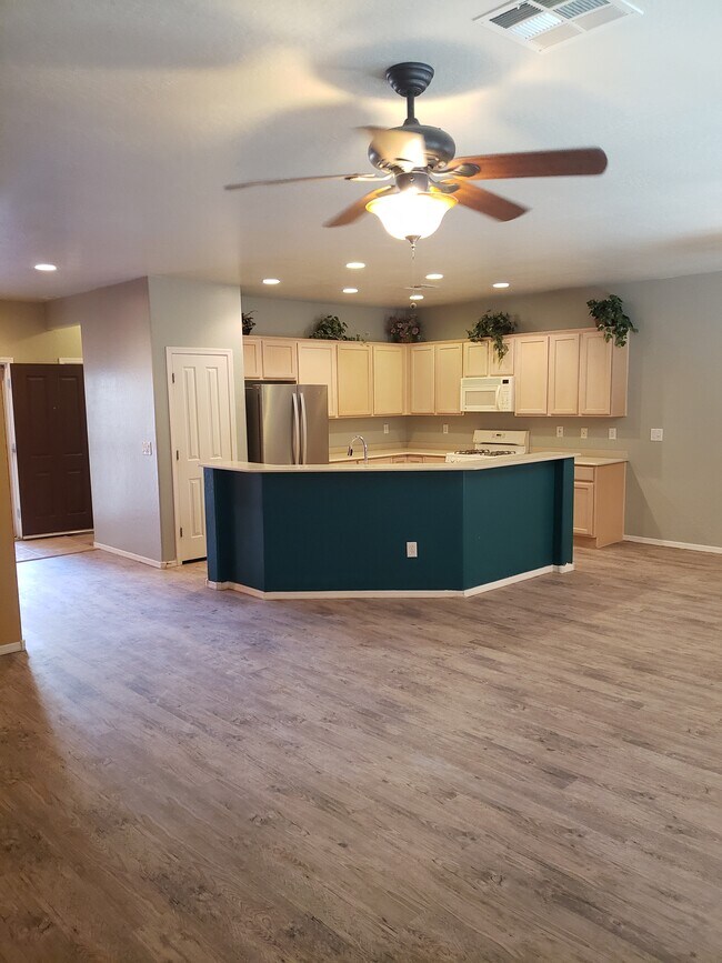 Building Photo - 3513 Kingbird Dr