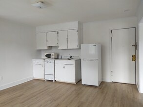 Building Photo - 31 Wing Ave