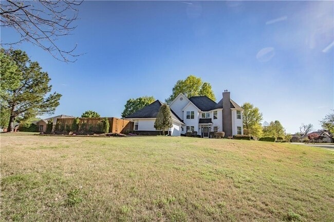 Building Photo - 2 Oak Ridge Ln