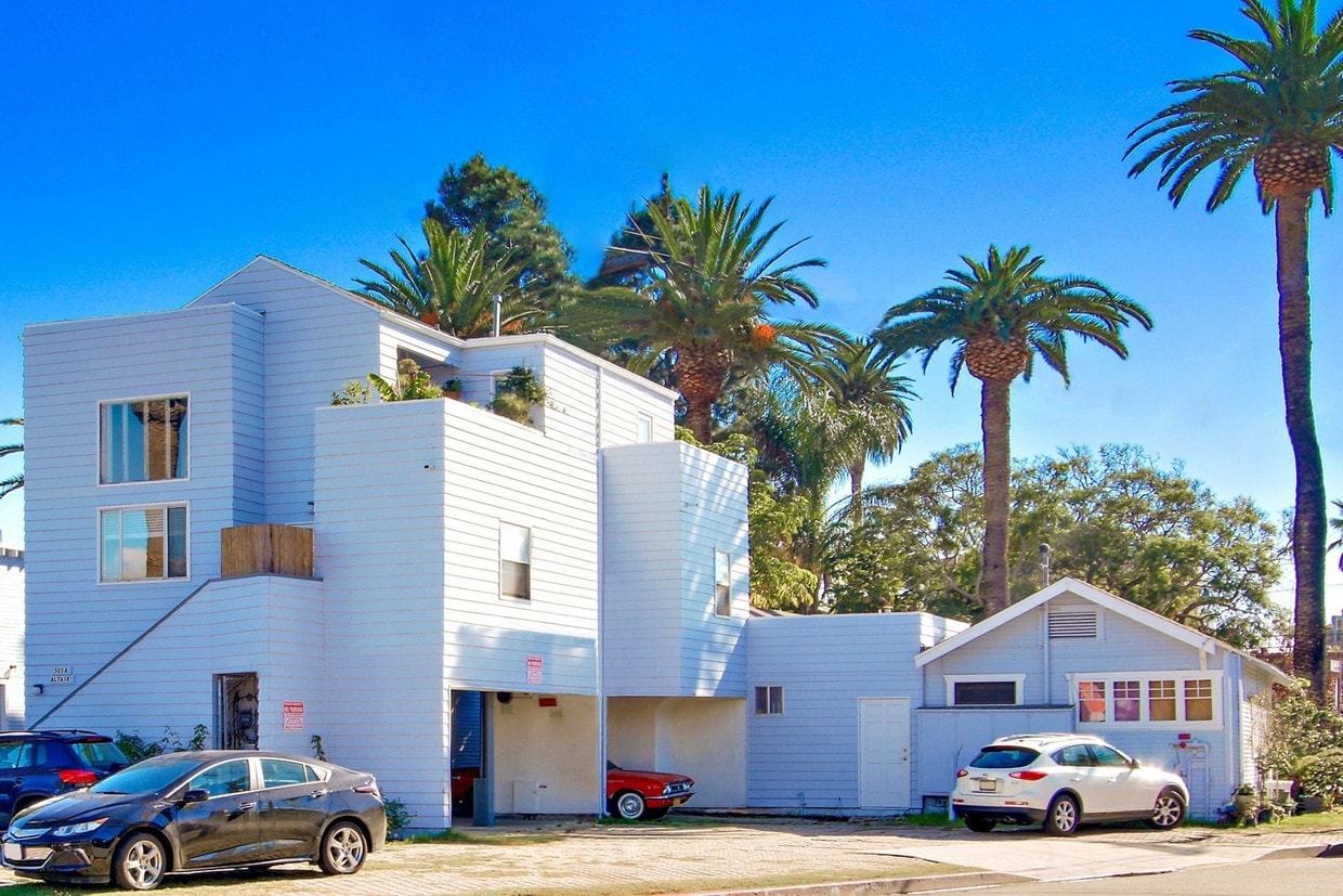 Building Photo - 501 Altair Pl