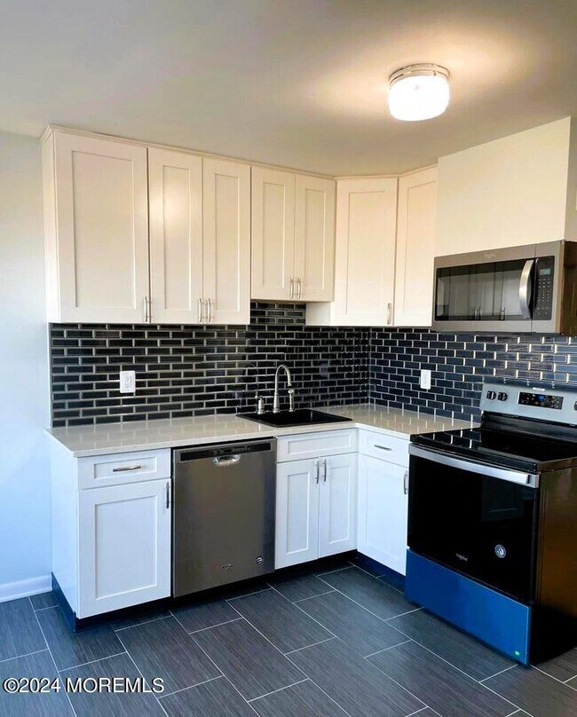 Building Photo - 98 Beachway Ave