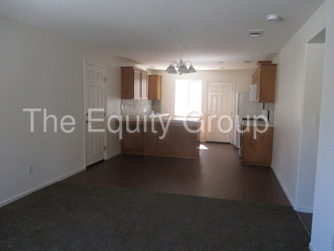 Building Photo - 2224 W Lark Ave