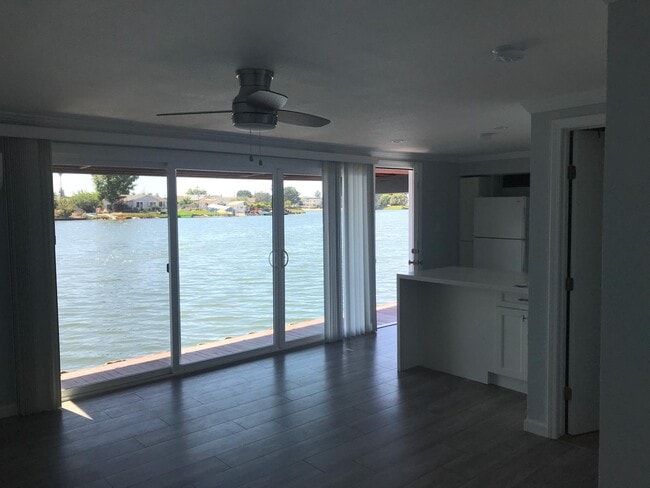 Foto del edificio - 520 Fathom Dr