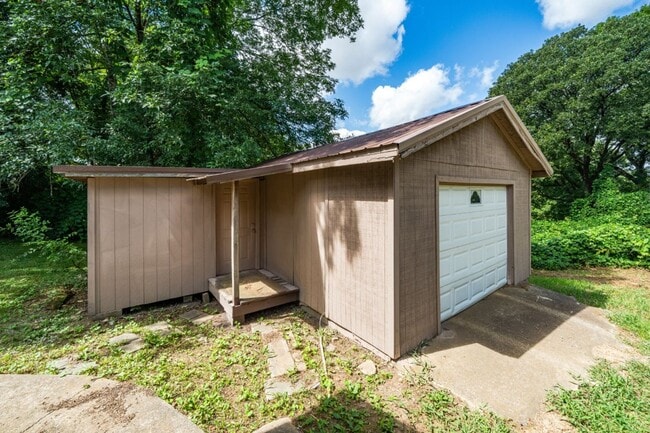 Foto del edificio - Now Available! Newly Renovated 4-Bedroom H...