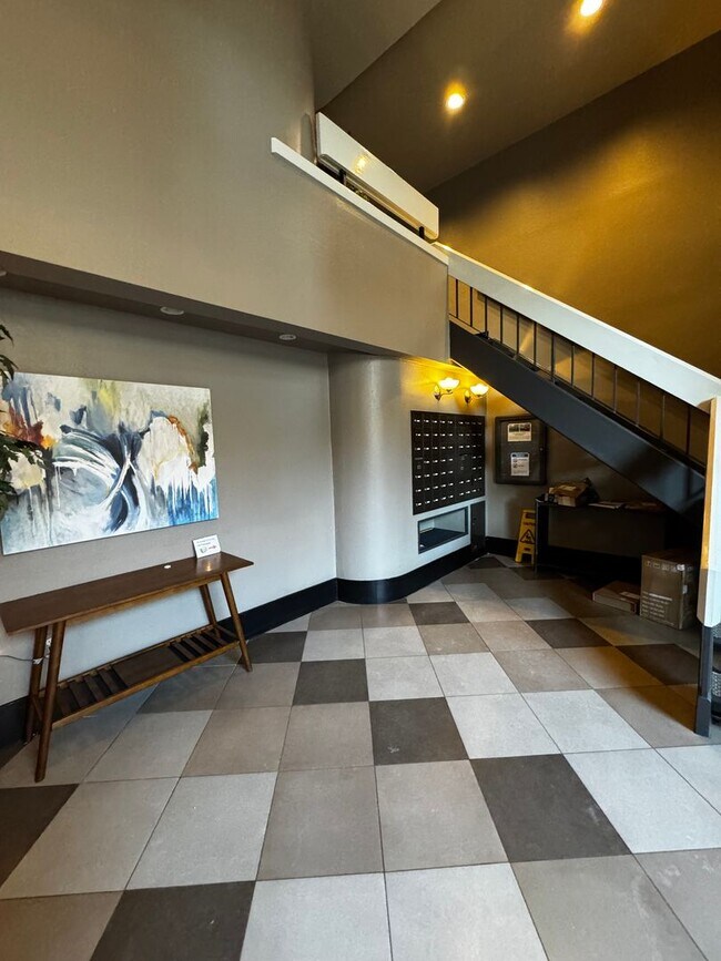 Foto del edificio - Bright & Spacious Condo in North Medford