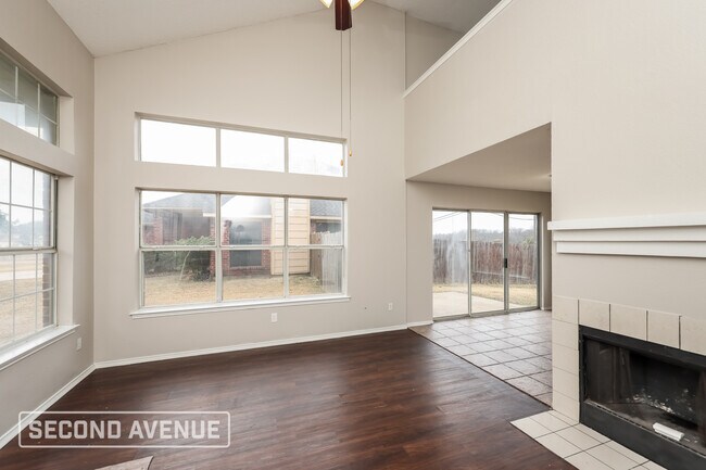 Foto del edificio - 12931 Parker Ct
