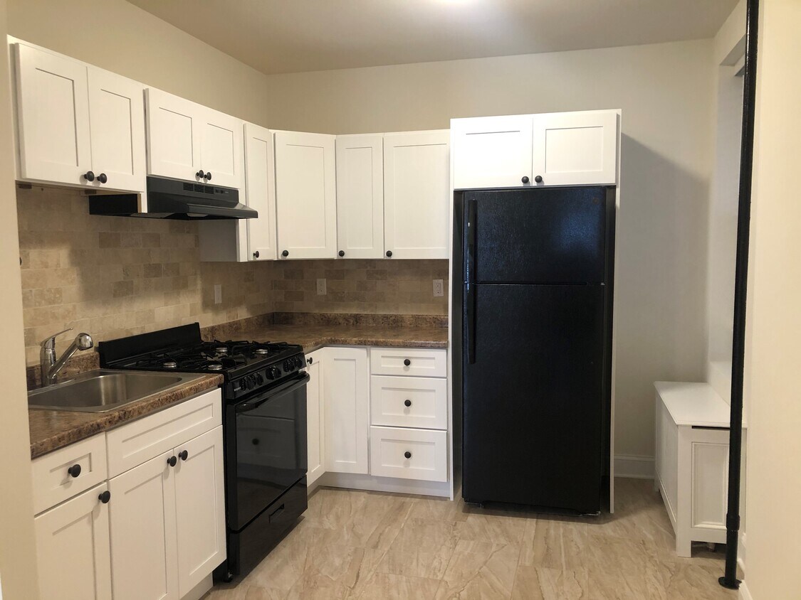 Foto principal - 8811 2nd Ave