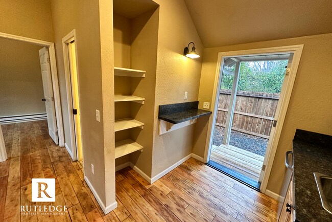Foto del edificio - Cozy 2 Bedroom, 1 Bath in the Heart of Med...