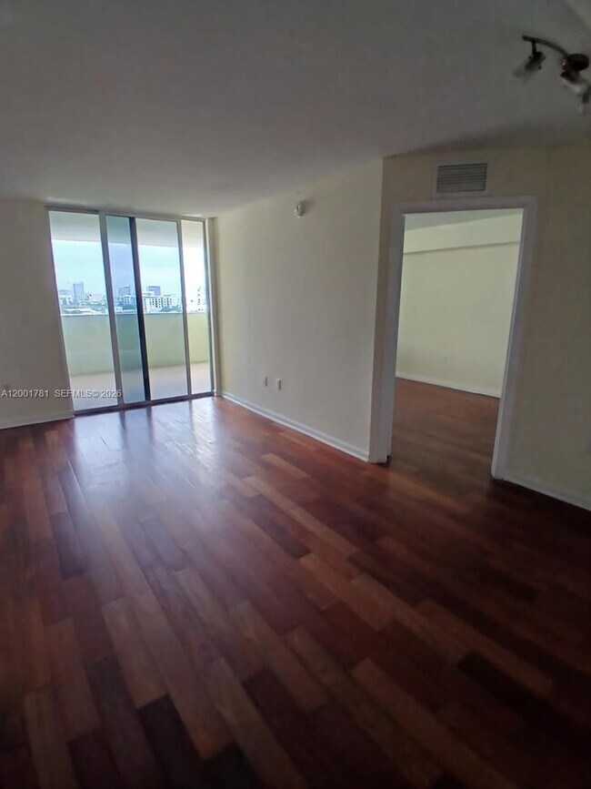Foto del edificio - 219 NW 12th Ave