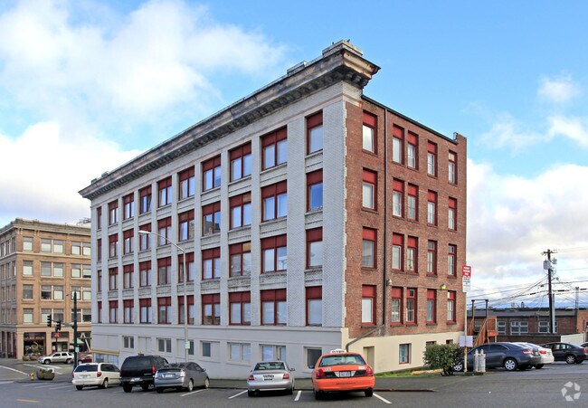 Building Photo - 1800-1804 Hewitt Ave