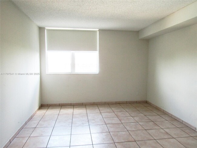 Building Photo - 2475 Brickell Ave