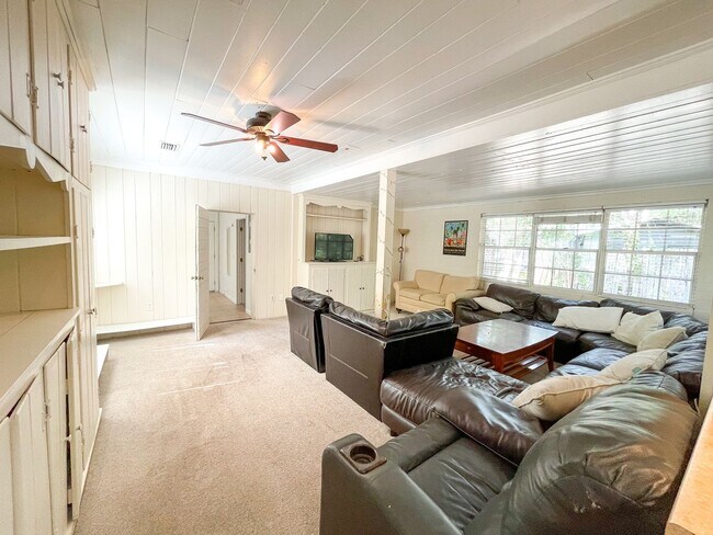 Building Photo - 740 NW 20th St