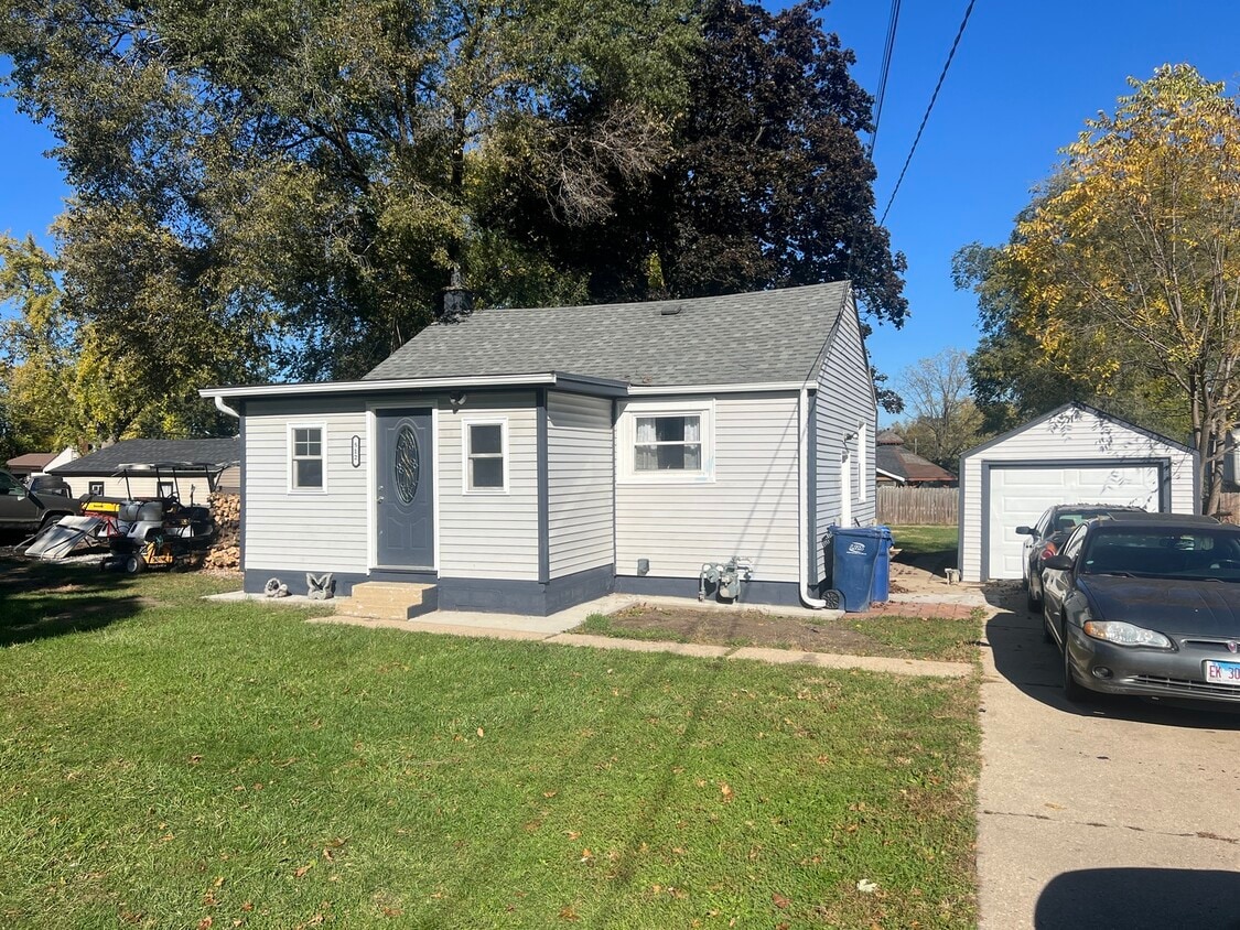 Building Photo - 512 Montgomery Rd