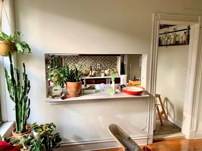 Foto del edificio - 592 Sterling Plz