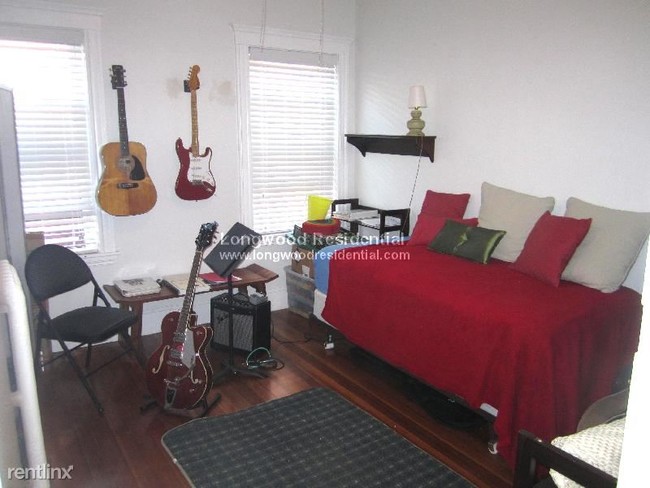 Building Photo - 3 br, 2 bath Apartment - 162 Chestnut St 1