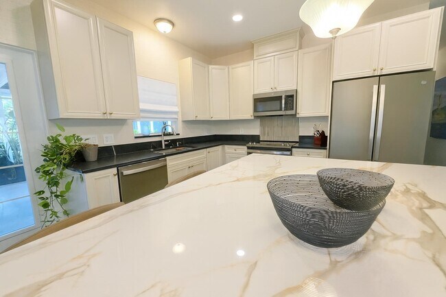 Foto del edificio - 513 E Whitney Dr