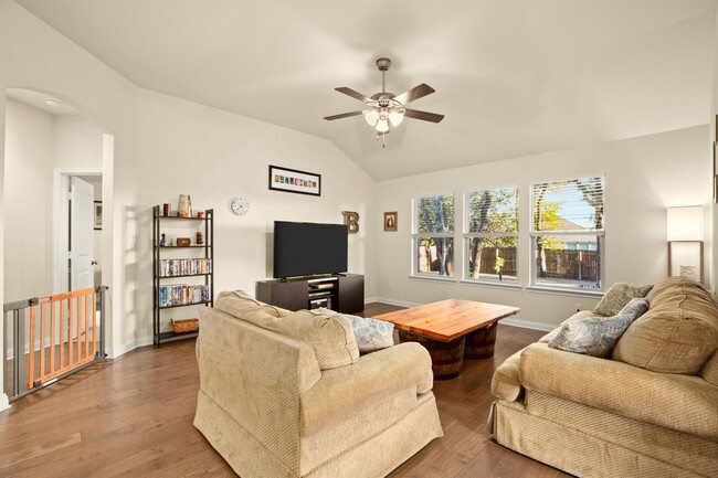 Building Photo - 2312 Maxwell Dr