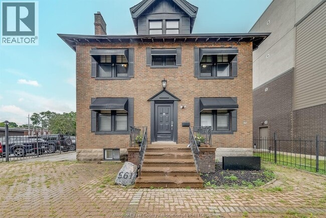 Building Photo - 961 Ouellette Ave