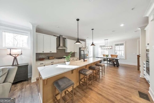 Foto del edificio - 320 Oak Arms Wy