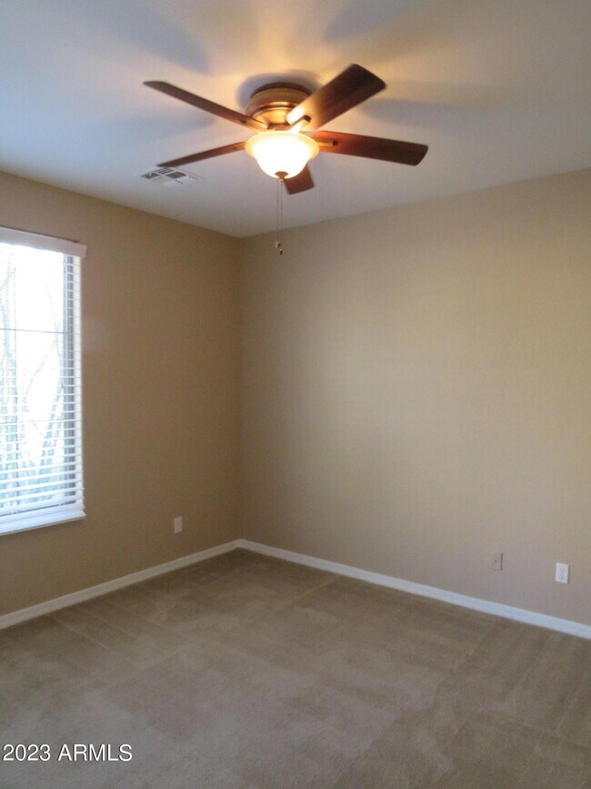 Foto del edificio - 28822 N 20th Ln