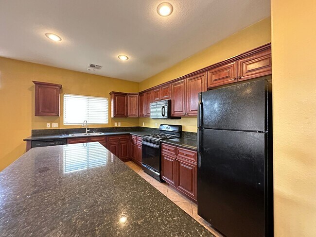 Building Photo - 6041 N Sugar Creek Dr