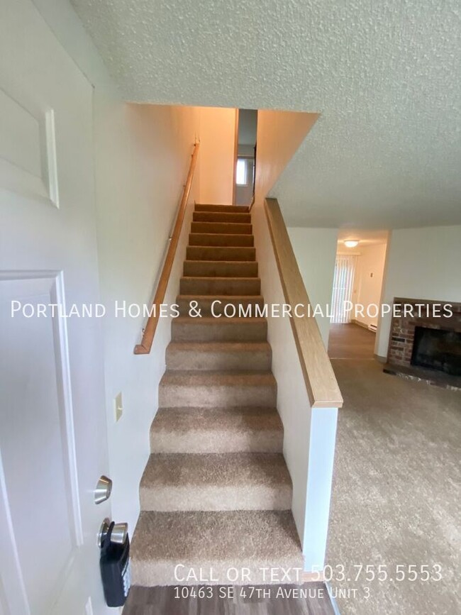 Building Photo - Milwaukie Triplex - 2 Bedroom