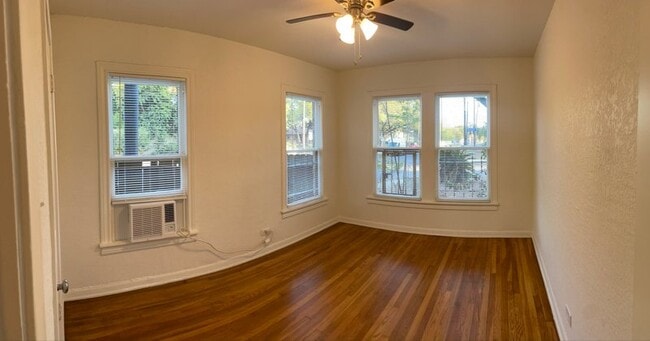Building Photo - 401 W Lynwood Ave