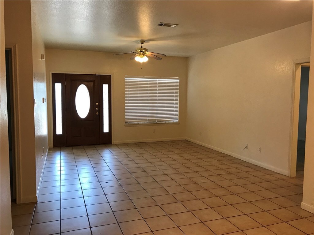 Primary Photo - 1403 Wood Ave