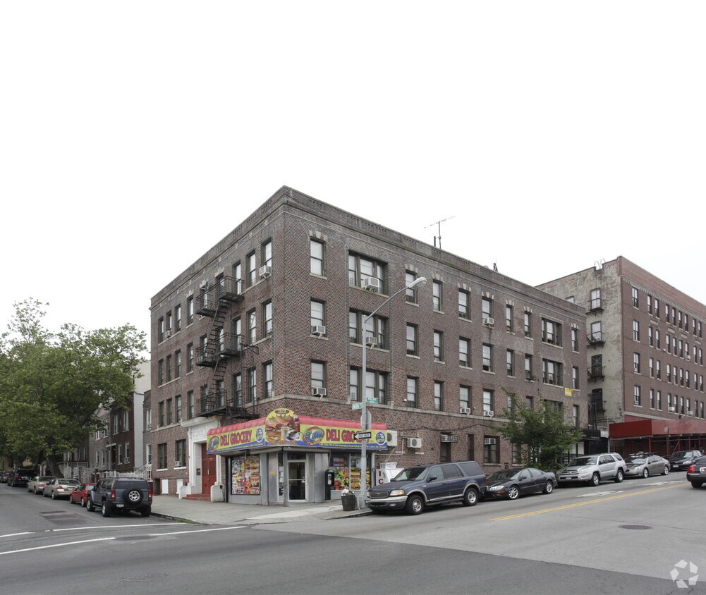 Primary Photo - Lincoln Terrace Race Arms