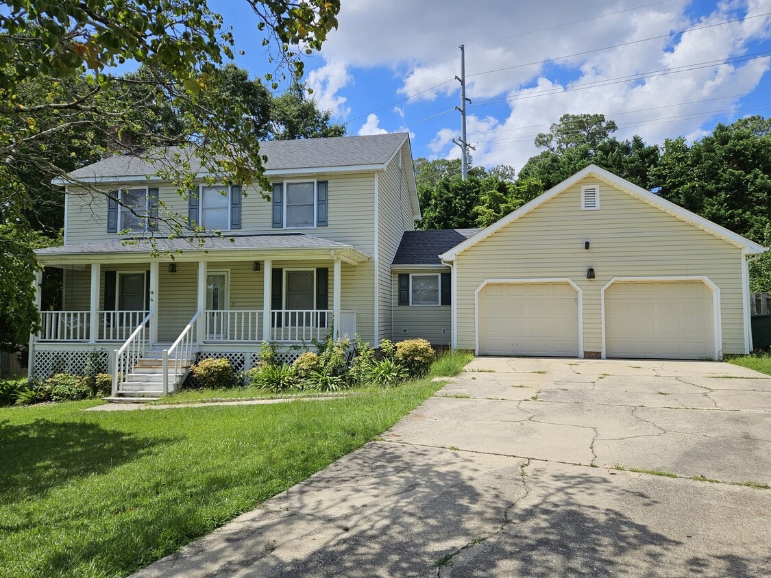 Primary Photo - 1617 Hennessy Pl