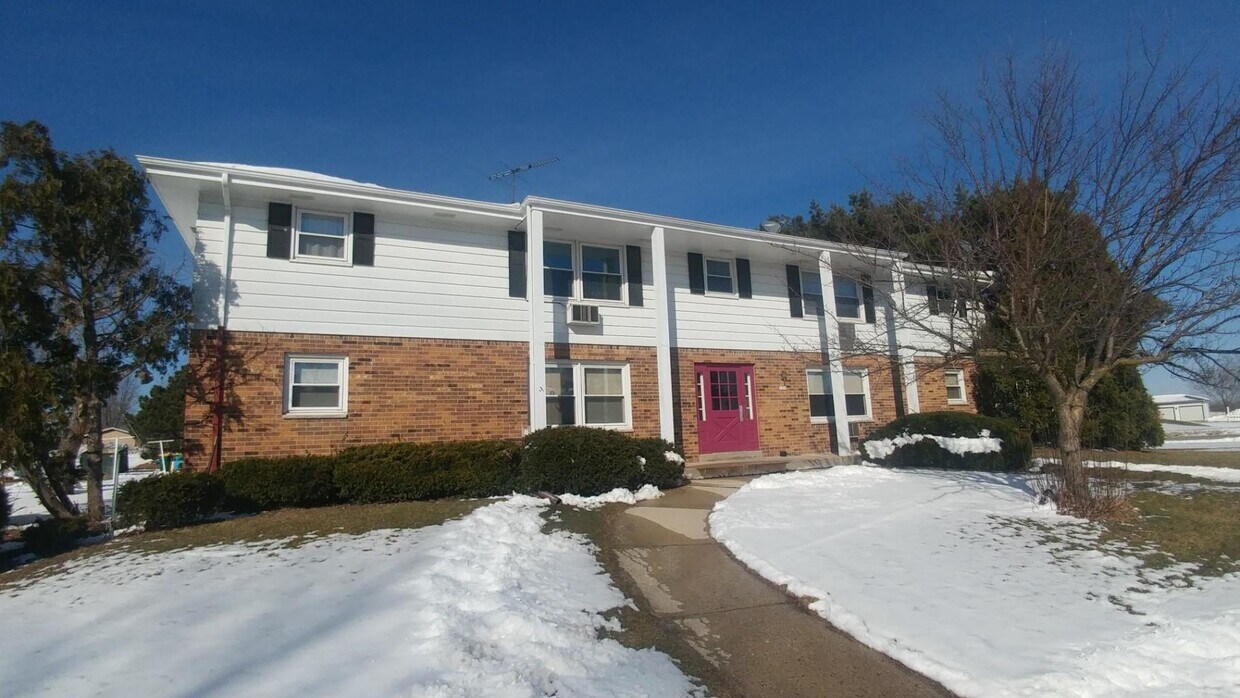 Primary Photo - 1317 E Kilbourn Ave