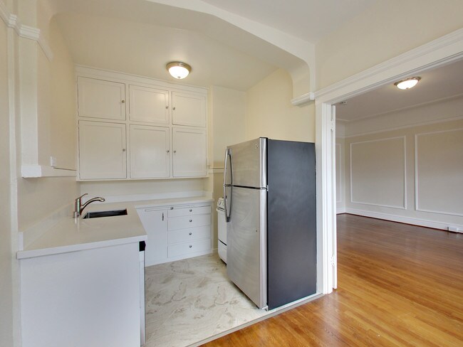 Building Photo - 3055 Gough St