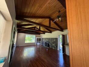 Building Photo - 1250 Live Oak Ln