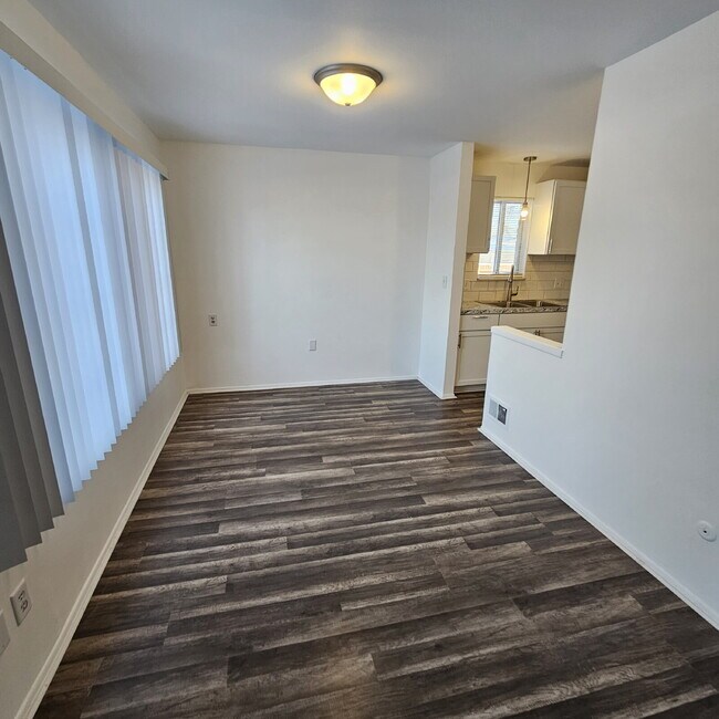Foto del edificio - Completely Remodeled 1 Bedroom Condo in Warren – Private Basement Laundry + Storage Room!