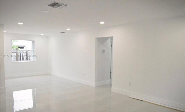 Building Photo - 3551 SW 25th St