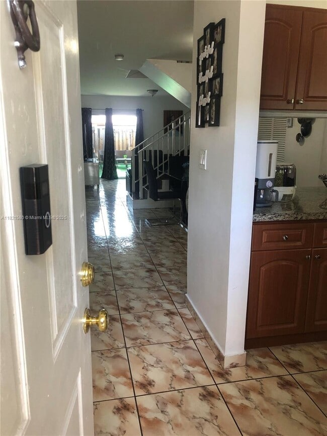 Foto del edificio - 16700 NW 55th Ave