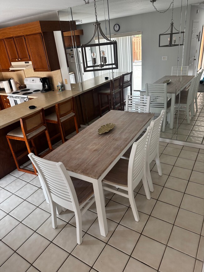 Kitchen with table - 5830 SE Windsong Ln