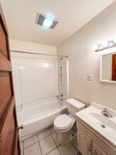 Building Photo - 208 King St