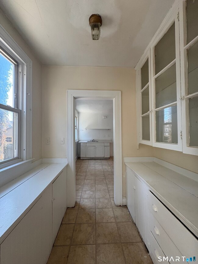 Building Photo - 786 Elm St