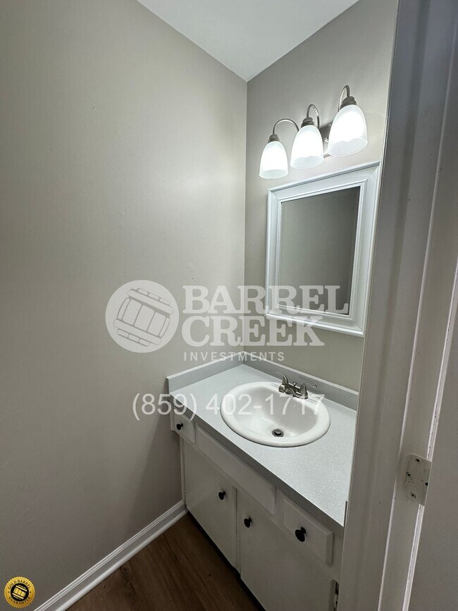 Foto del edificio - 2-Bed 1.5-Bath Townhome