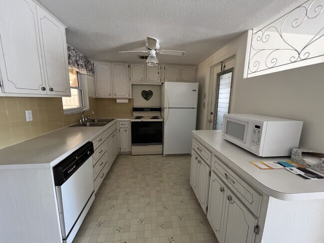 Building Photo - 10802 Laburnum Dr