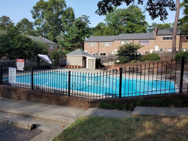 Building Photo - 3753 Yorktown Pl