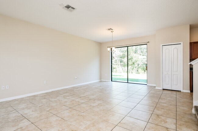 Building Photo - 1462 Pacific Rd