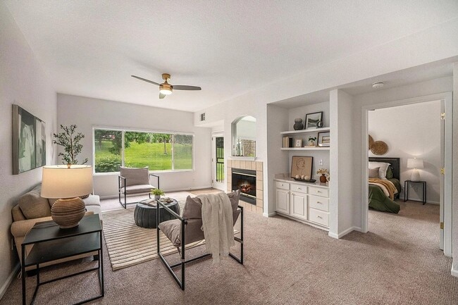 Building Photo - Enjoy modern living in this 3/2 condo. Great location, pool, clubhouse and fitness center