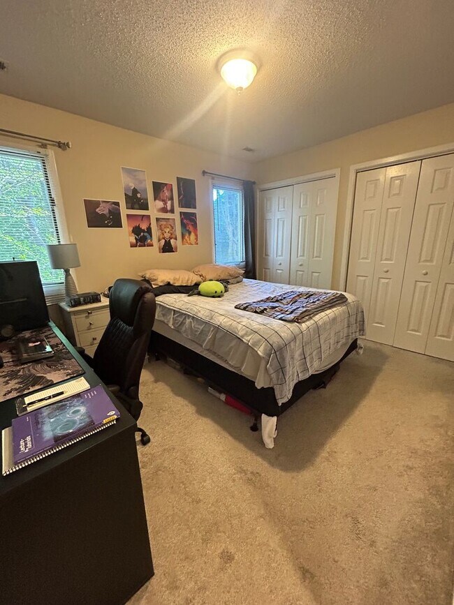 Building Photo - Chapel Hill/Mill Creek Condo