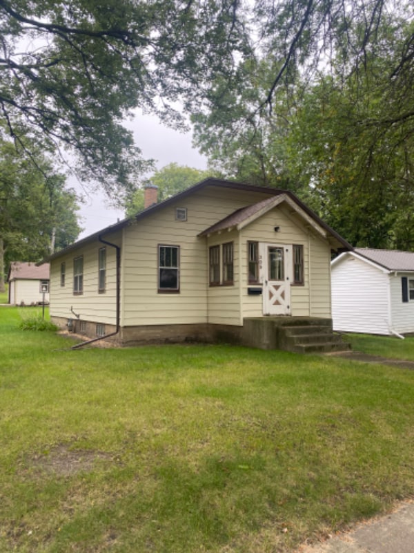 Building Photo - 305-305 5th Ave