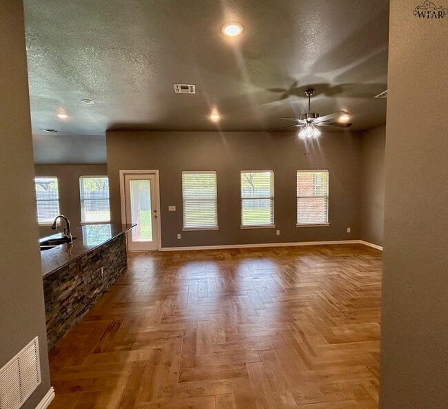 Building Photo - 5021 Olivia Ln